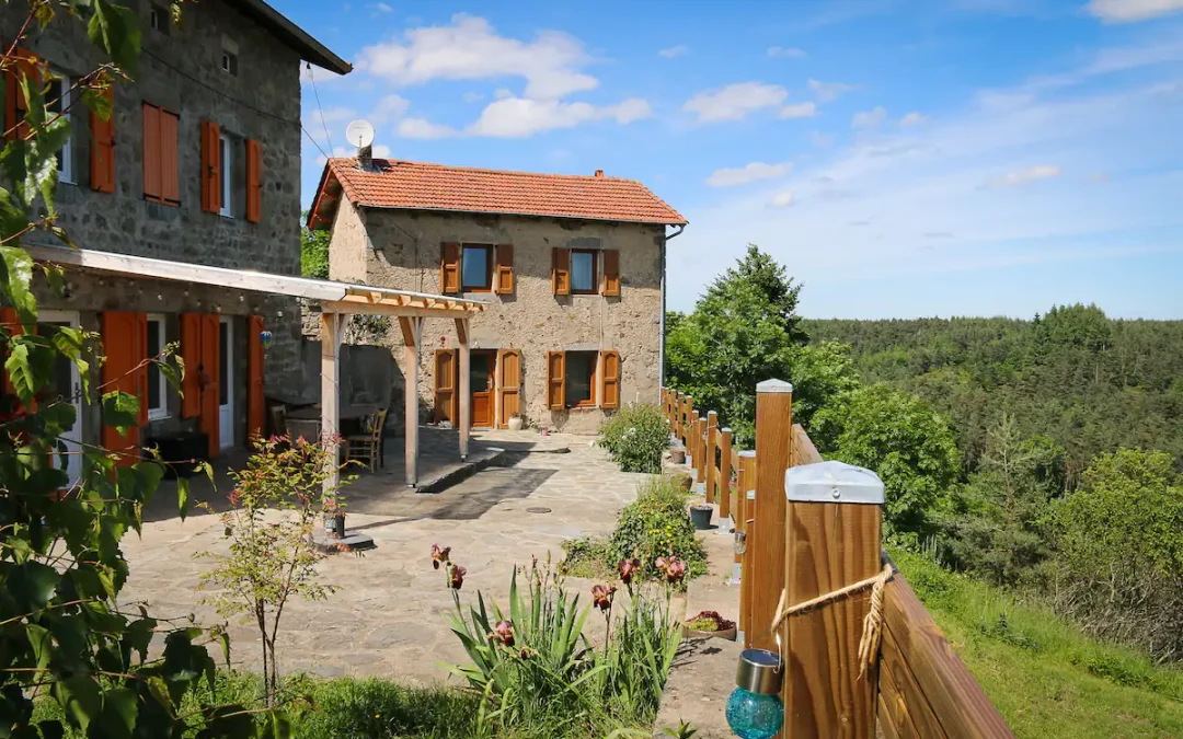 Airbnb La maison des Arondes à Besse