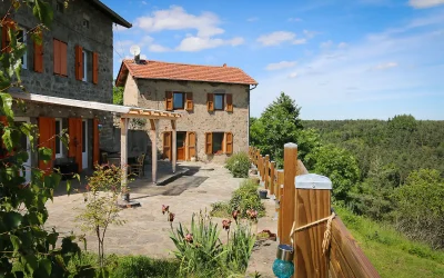 Airbnb La maison des Arondes à Besse
